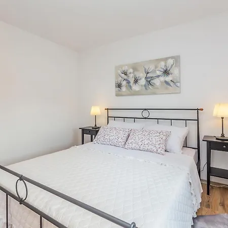 House Jele Ferienhaus *