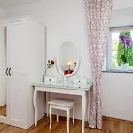 House Jele بيت للعطل *